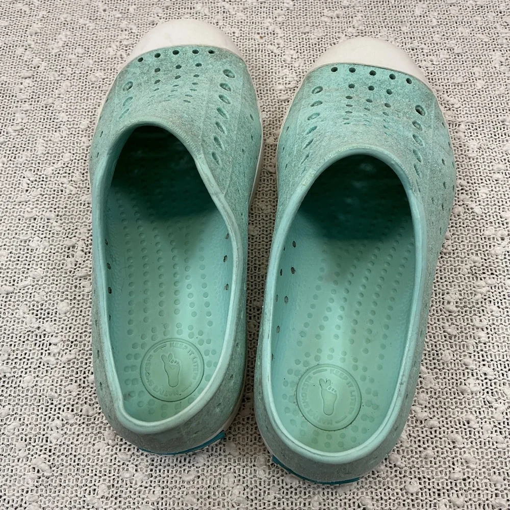 NATIVE Jefferson Kids 12 Aqua Glitter Slip-On Water Shoes
